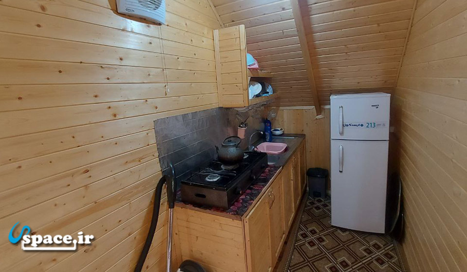 نمای آشپزخانه کلبه سوئیسی شماره چهار اقامتگاه بوم گردی امیر- سوادکوه - شیرگاه - بابل - روستای کاردرکلا
